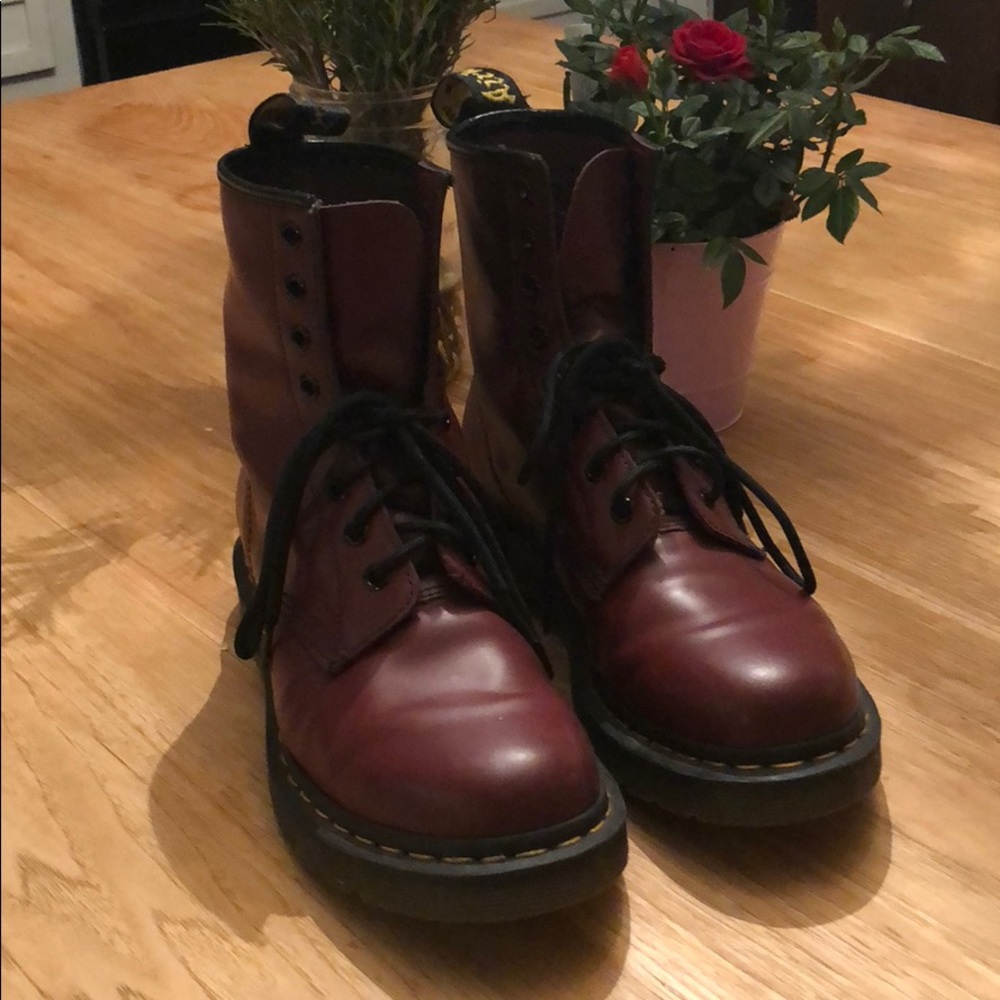 Dr. Martens Classic cherry red boots - Picture 2 of 4